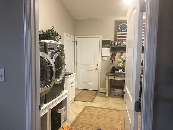 4th image of 205 Merry Anne Dr