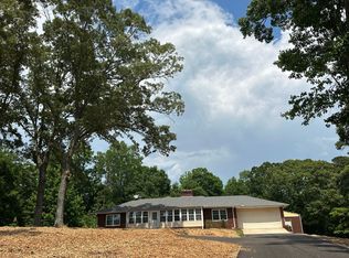 620 Nix Dr, Gainesville, GA 30501