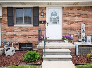 125 Cuttle Rd APT D29, Marysville, MI 48040