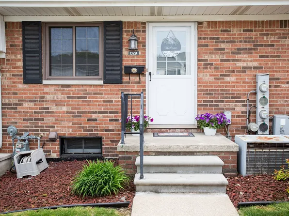125 Cuttle Rd APT D29, Marysville, MI 48040