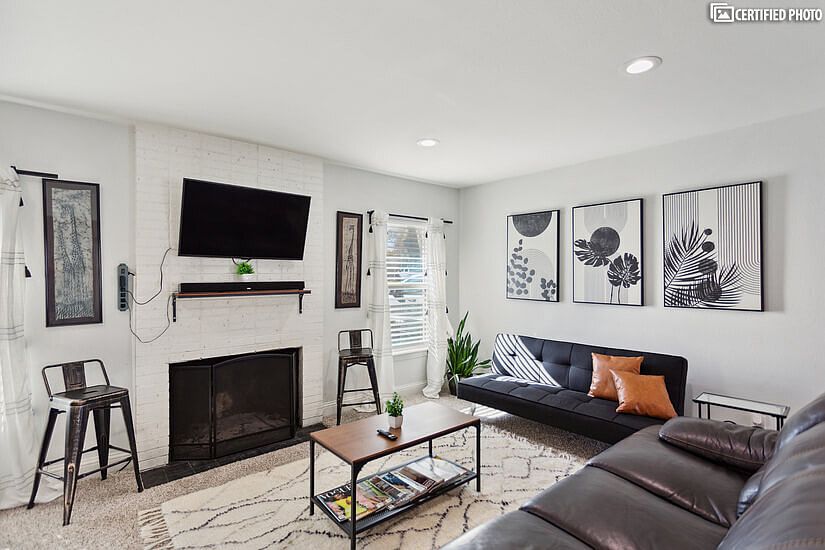 Furnished Rental In Dallas TX - fenced yard