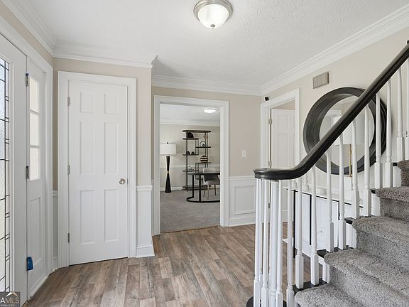 5th image of 835 Lockriver Way