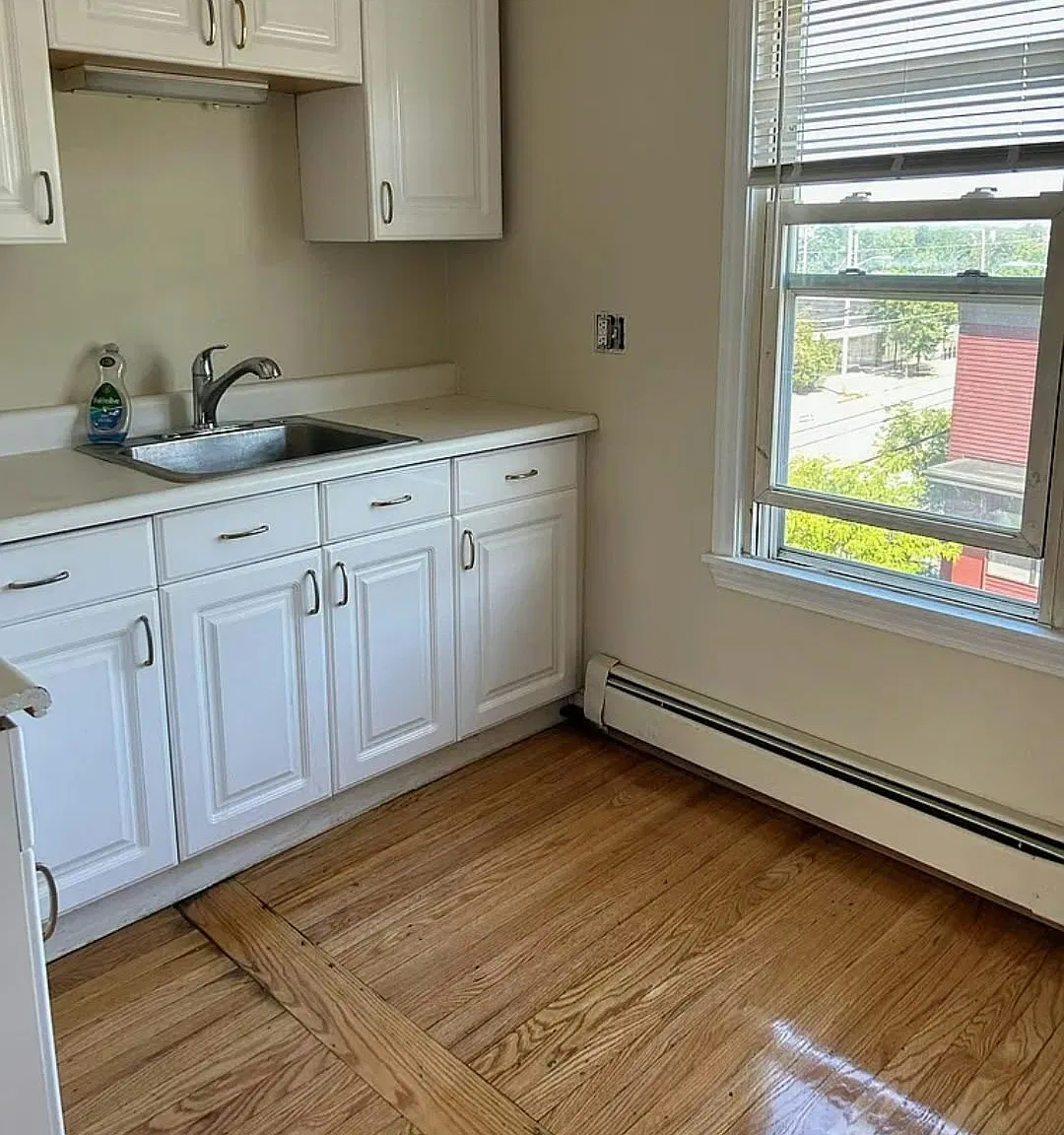 2 bed, 950 sqft, $1,800 — Photo 3