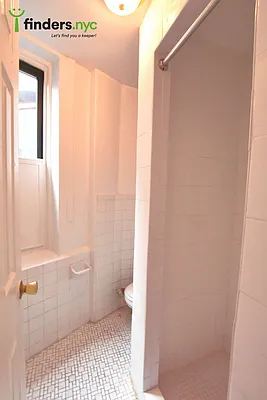 Rented by Clove Realty LLC | media 10