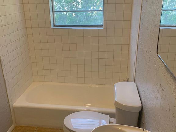3rd image of 806 NW Ferris Ave #4
