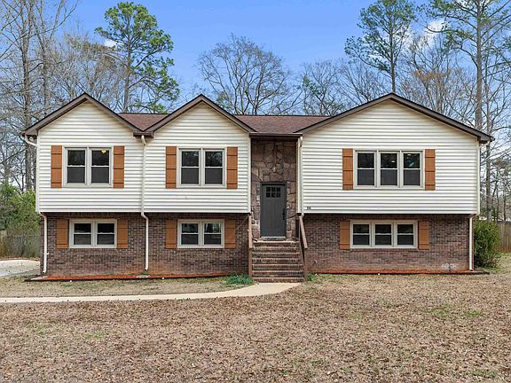 2nd image of 250 Comanche St