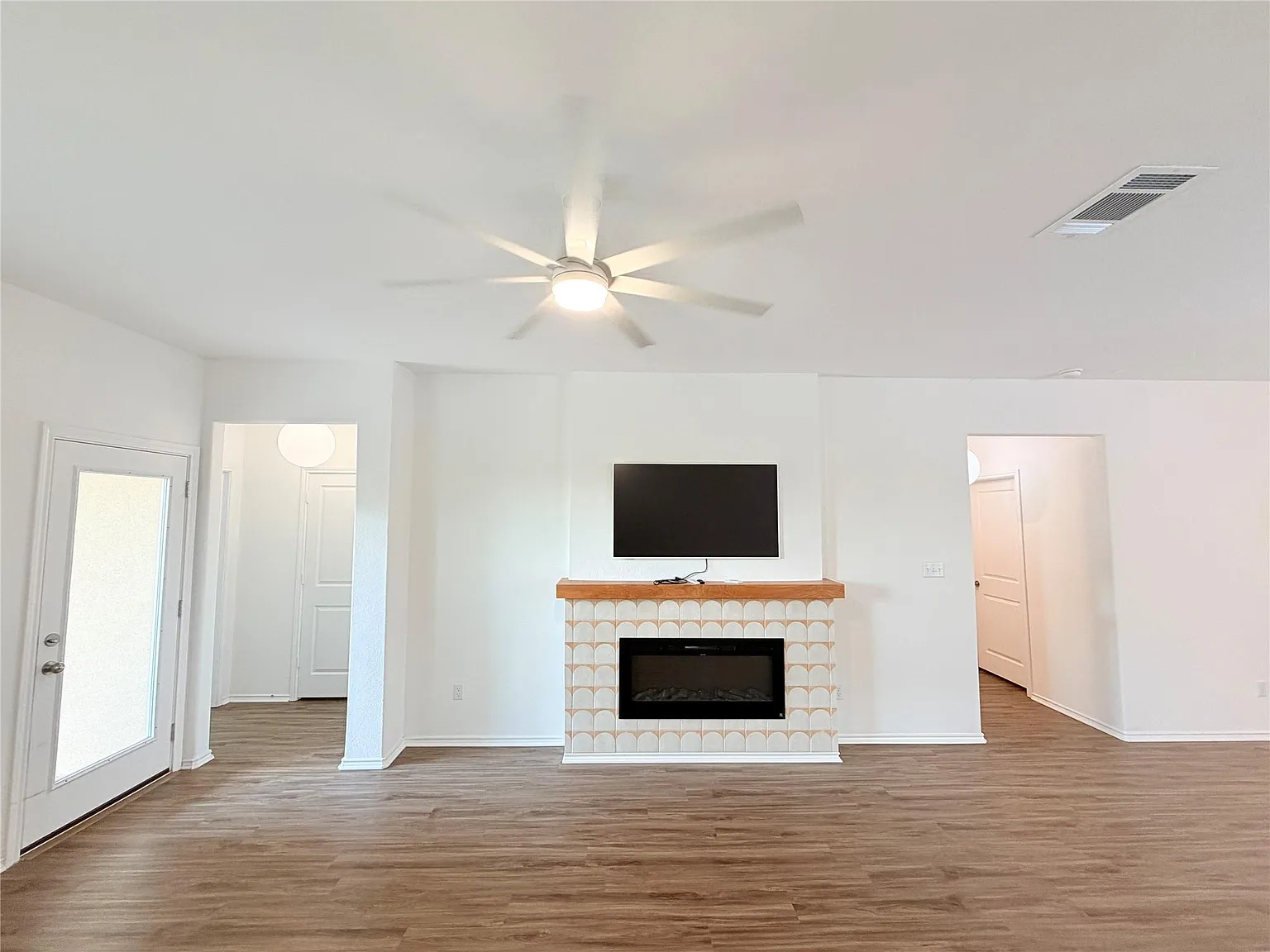 3 bed, 2.0 bath, 1765 sqft, $2,300 — Photo 4