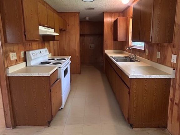 2nd image of 706 Schuller St