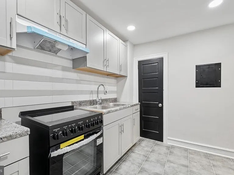 5824 N American St — Photo 7
