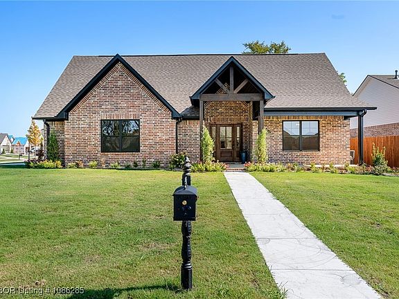 5th image of 8301 McLaren Dr