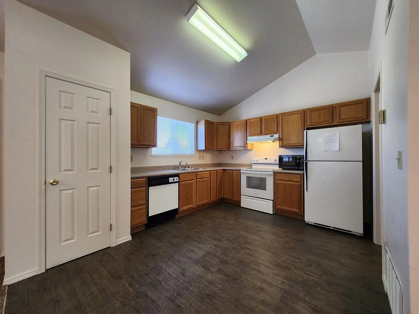 Charming Upper-Level 2BR/1BA in Brookwood Village | Limited Time Special- 50% Off First Month — Photo 4
