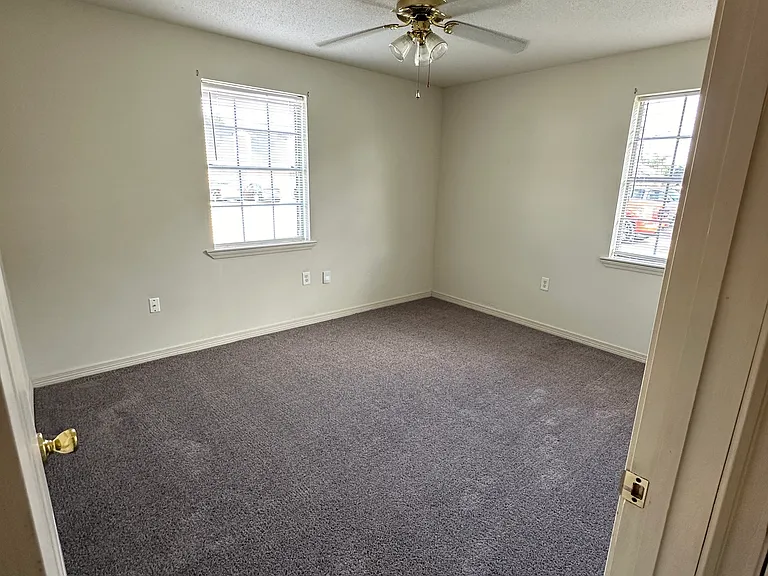 202 Omega St #C & D — Photo 9
