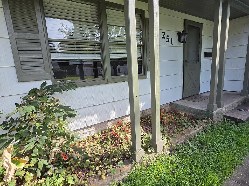 251 Laurel St
