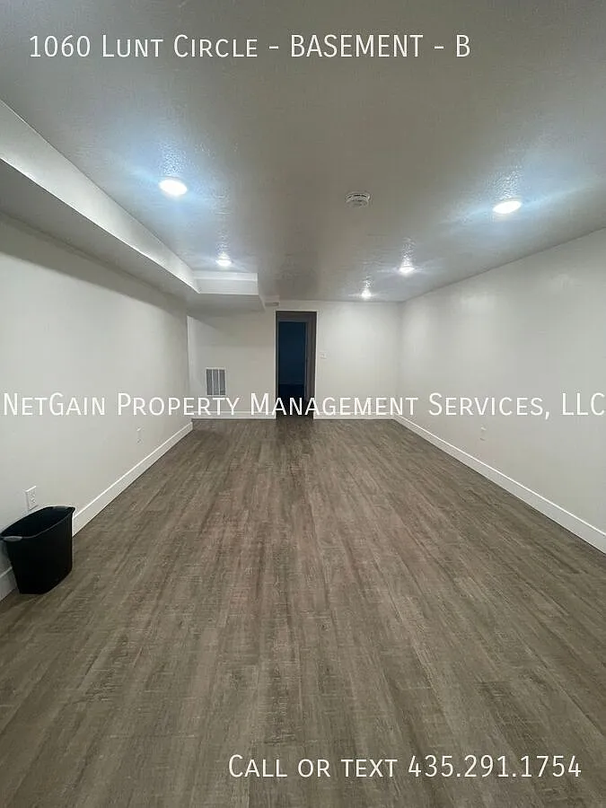 Building Photo - 1060 Lunt Cir #B