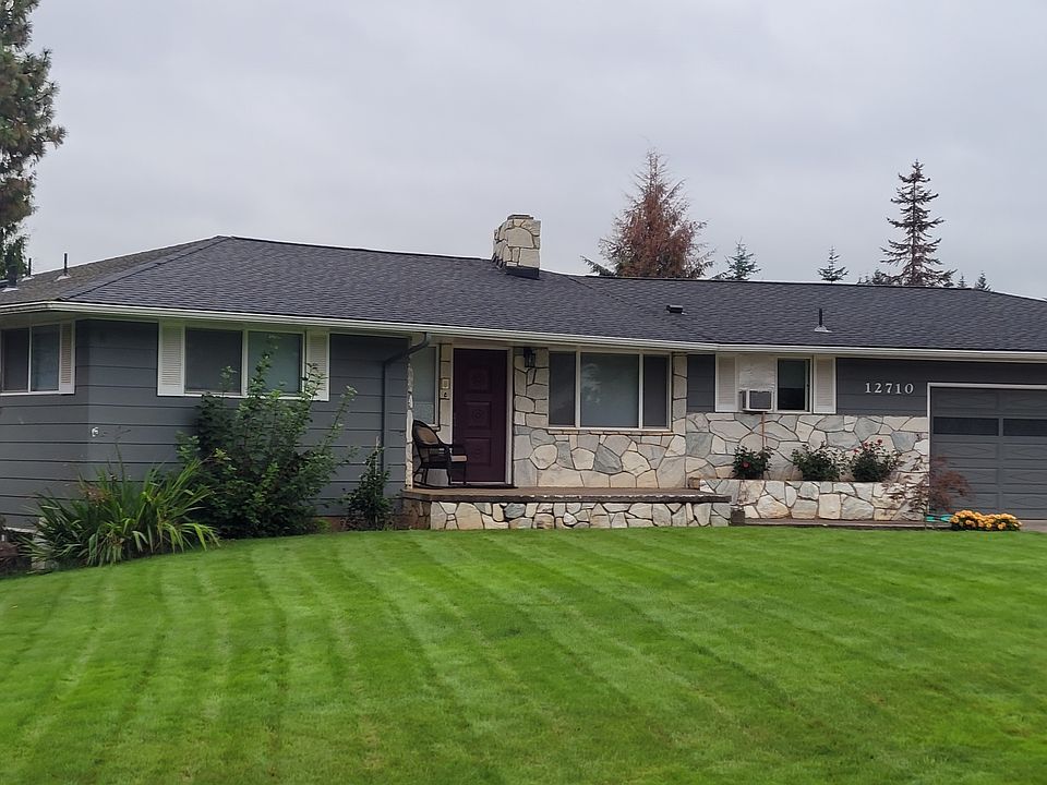 Front view with plush front yard - yardcare provided