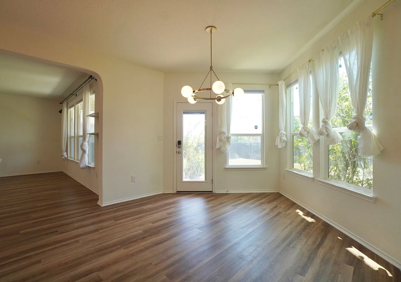 3 Bed | 2.5 Bath Rental in Austin, TX with 2-Car Garage — Photo 4