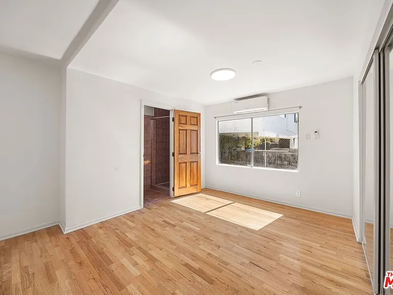 1538 N Mariposa Ave — Photo 17