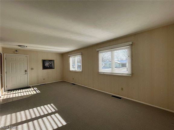 3rd image of 260 Jananna Dr