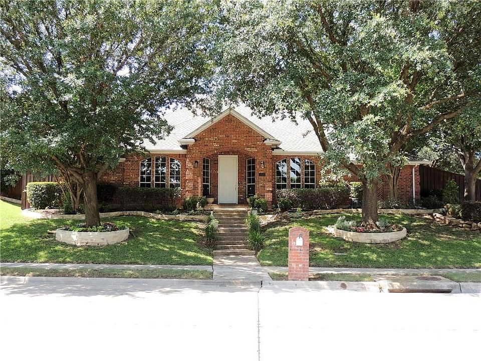 1st image of 998 Regency Dr