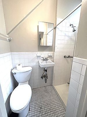 4th image of 20-77 Steinway St #1R