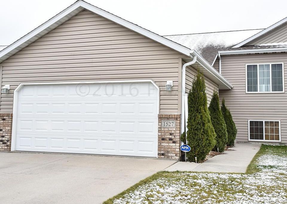 1st image of 1527 34th Ave S