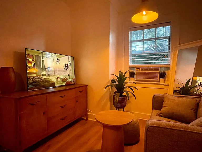 1611 Michigan Ave #18 — Photo 8
