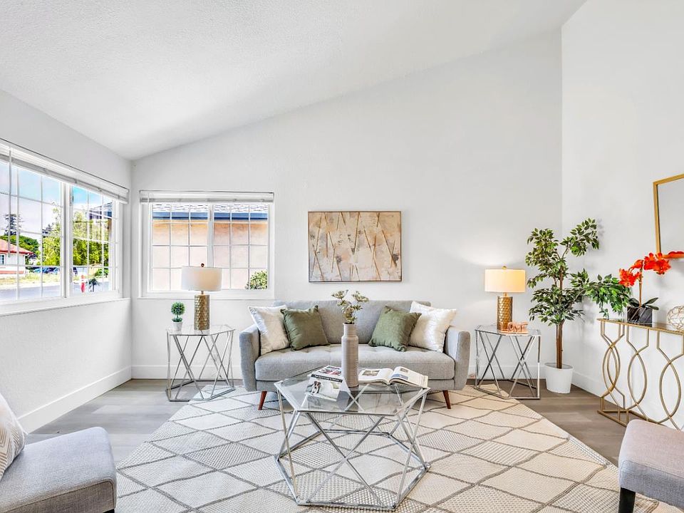 1st image of 26668 Voltaire St