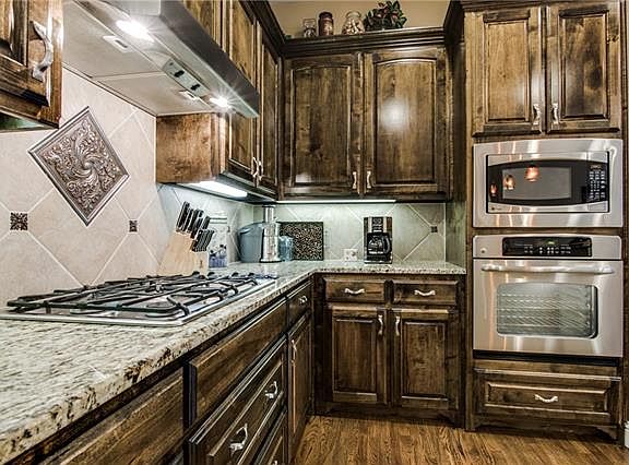 3rd image of 722 Laguna