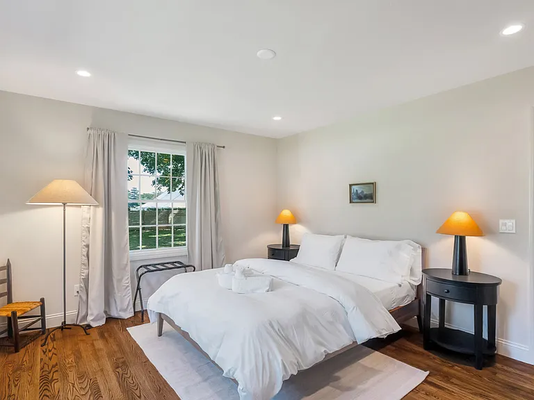 6045 Sound Ave — Photo 16
