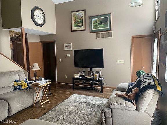 3rd image of 1305 Wells Cir