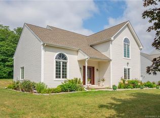 39 Kimberly Ln, Wethersfield, CT 06109