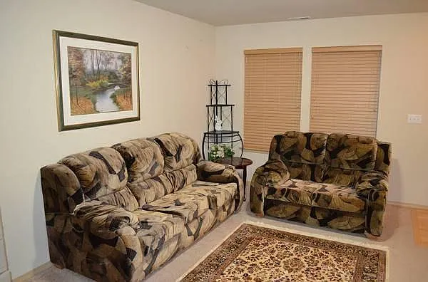 3 bed, 2.5 bath, 2360 sqft, $3,700 — Photo 2