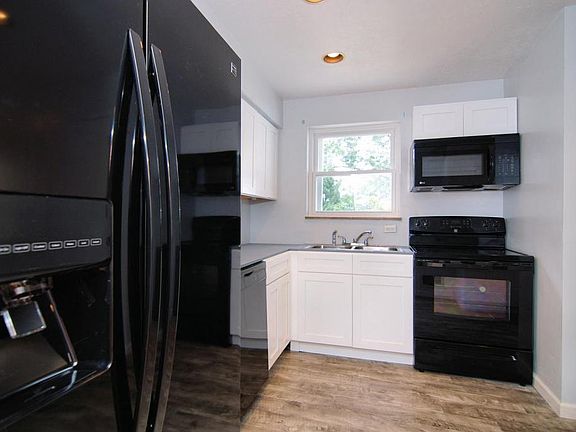 3rd image of 3343 Robinet Dr