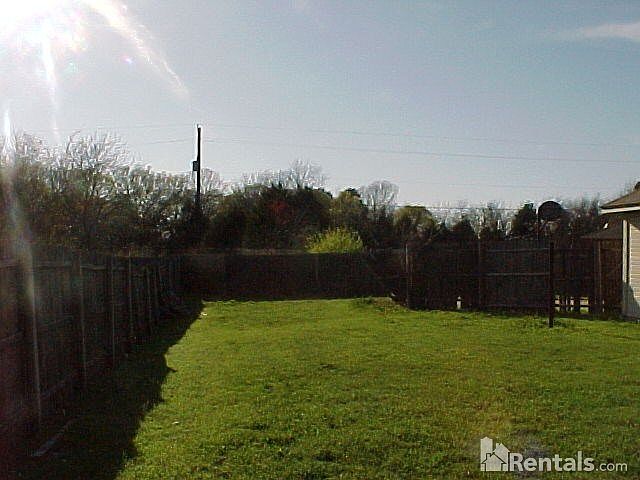 2nd image of 2314 Montclair St