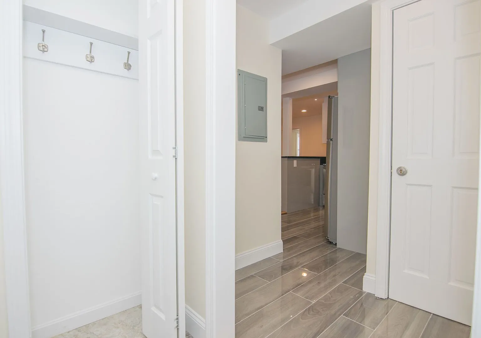 Nicely renovated 3 bed unit in Brookline — Photo 2