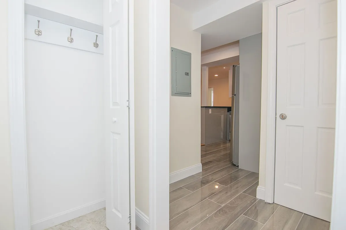 Building Photo - 1805 Beacon St #2B