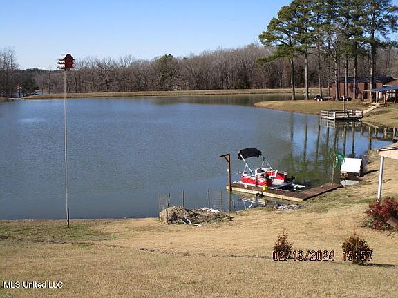 4th image of 328 Thunderbird Dr N