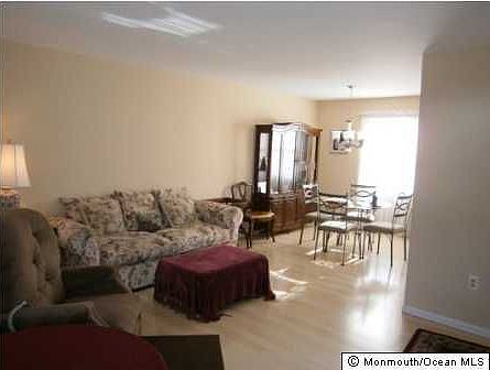 3rd image of 805 Hazelton Ave