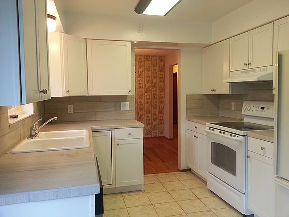 3rd image of 2438 80th Ave NE