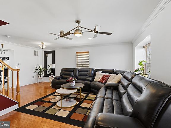 5th image of 1007 Moore Rd