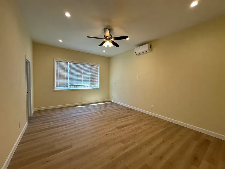 230 Velarde St — Photo 11