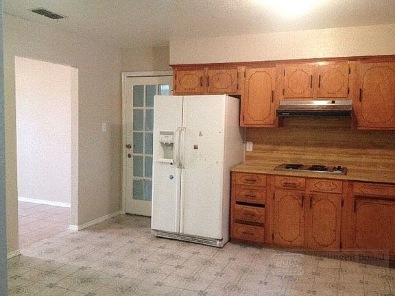 3rd image of 28877 McLelland Dr