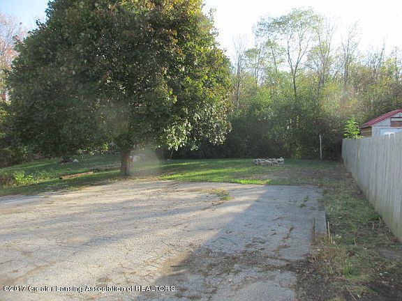 3rd image of 1135 S Shiawassee St