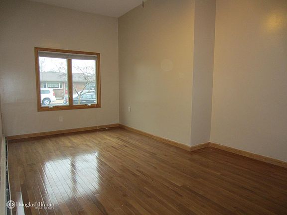3rd image of 84 Petrus Ave Floor 1