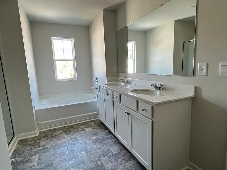 70 Berkeley Trce — Photo 9