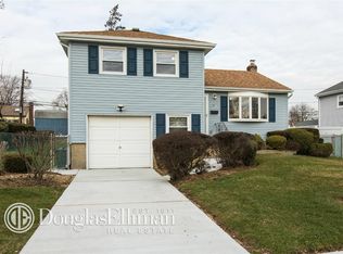24 Ford Dr S, Massapequa, NY 11758