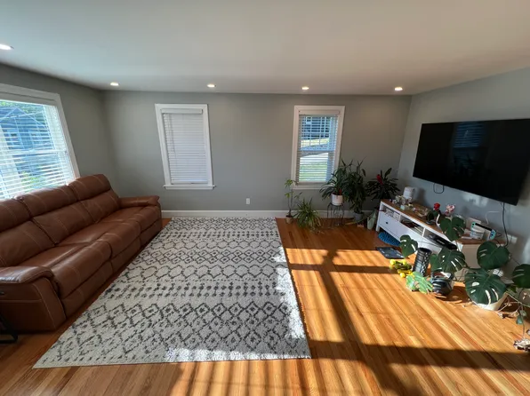 40 Elm Knoll Rd, Braintree, MA 02184