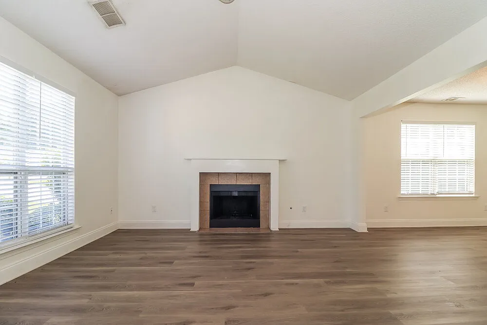3 bed, 2.0 bath, 1426 sqft, $1,855 — Photo 4