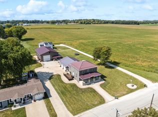 828 2nd St NE, Dyersville, IA 52040