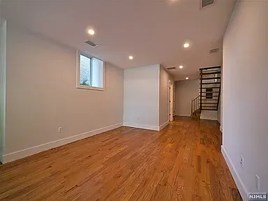 17 Beverly Pl — Photo 18